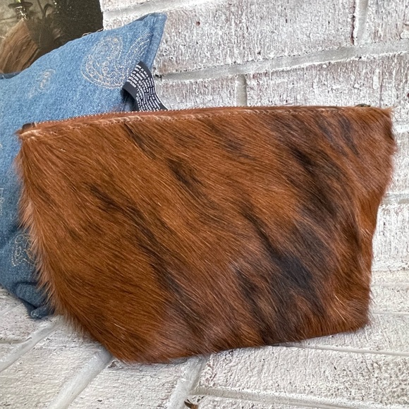 Cosmetic bag, new hair on hide, lined interior, zipper, inside pocket & tassel - Picture 3 of 6